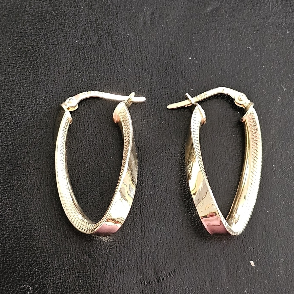 !! SOLD!! Elegant Gold Hoop Earrings